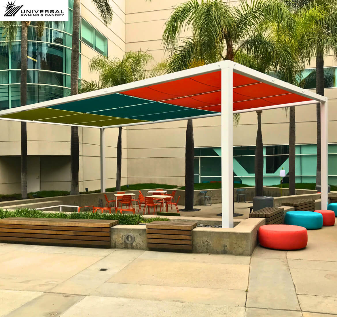 Freestanding shade structure in a commercial courtyard