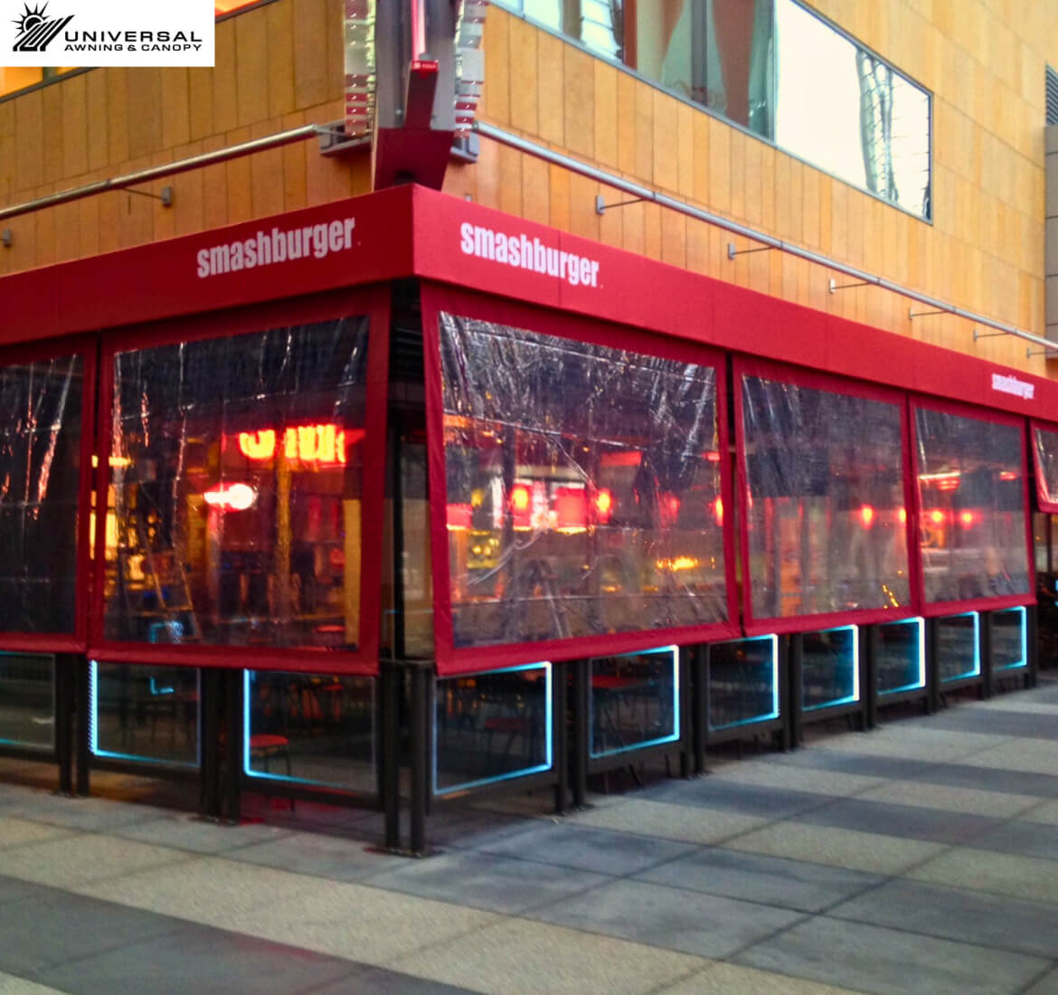 Retractable fabric awning at Smash Burger