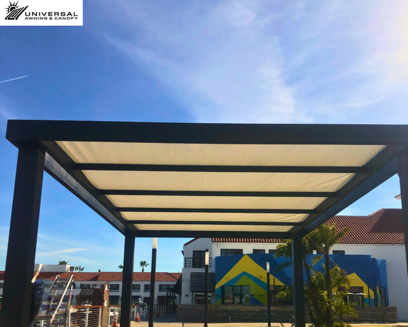Self-standing shade structure at a commercial property